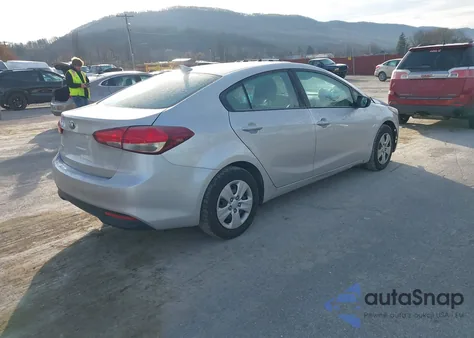 2017 Kia Forte Lx z USA, uszkodzony, nr VIN 3KPFK4A75HE034896